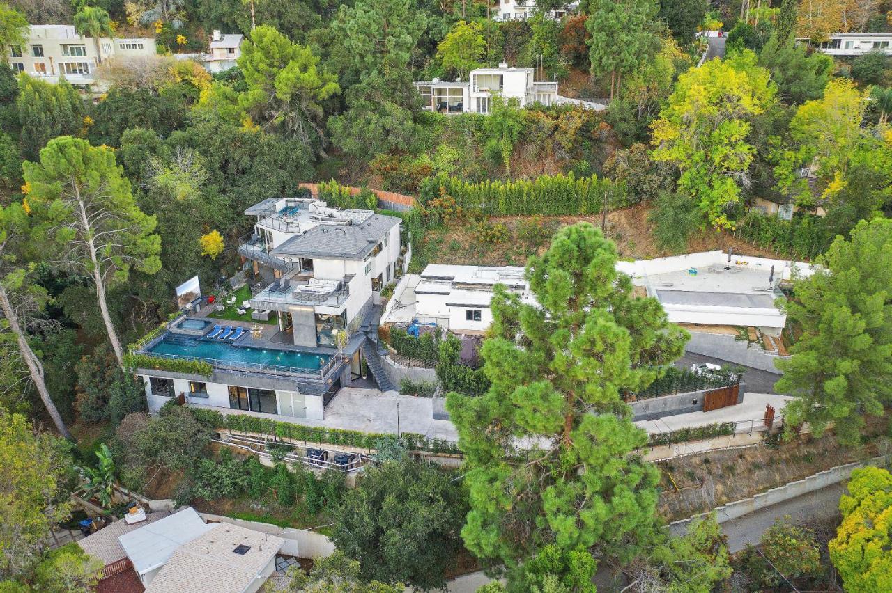 Luxury Hilltop Retreat: Private With Multi-level Rooftop, Infinity Pool, Jacuzzi, Outdoor Kitchen, Outdoor Movie Screen